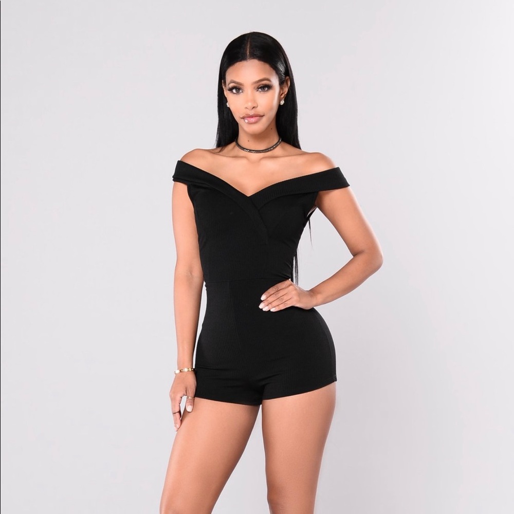 Fashion Nova CITY OF LOVE OFF SHOULDER ROMPER - S